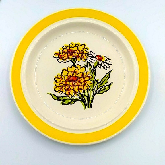 Set of 4 Bright Yellow 6.25" Plates w/ Zinnias - Picture 4 of 7